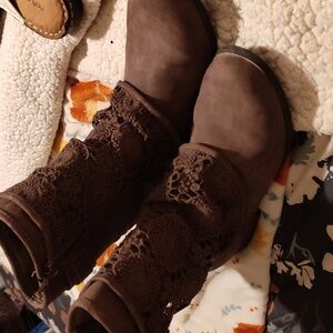 Tallulah Blu 8 Brown Side Zip Crochet Lace Cover Heeled Ankle Boots